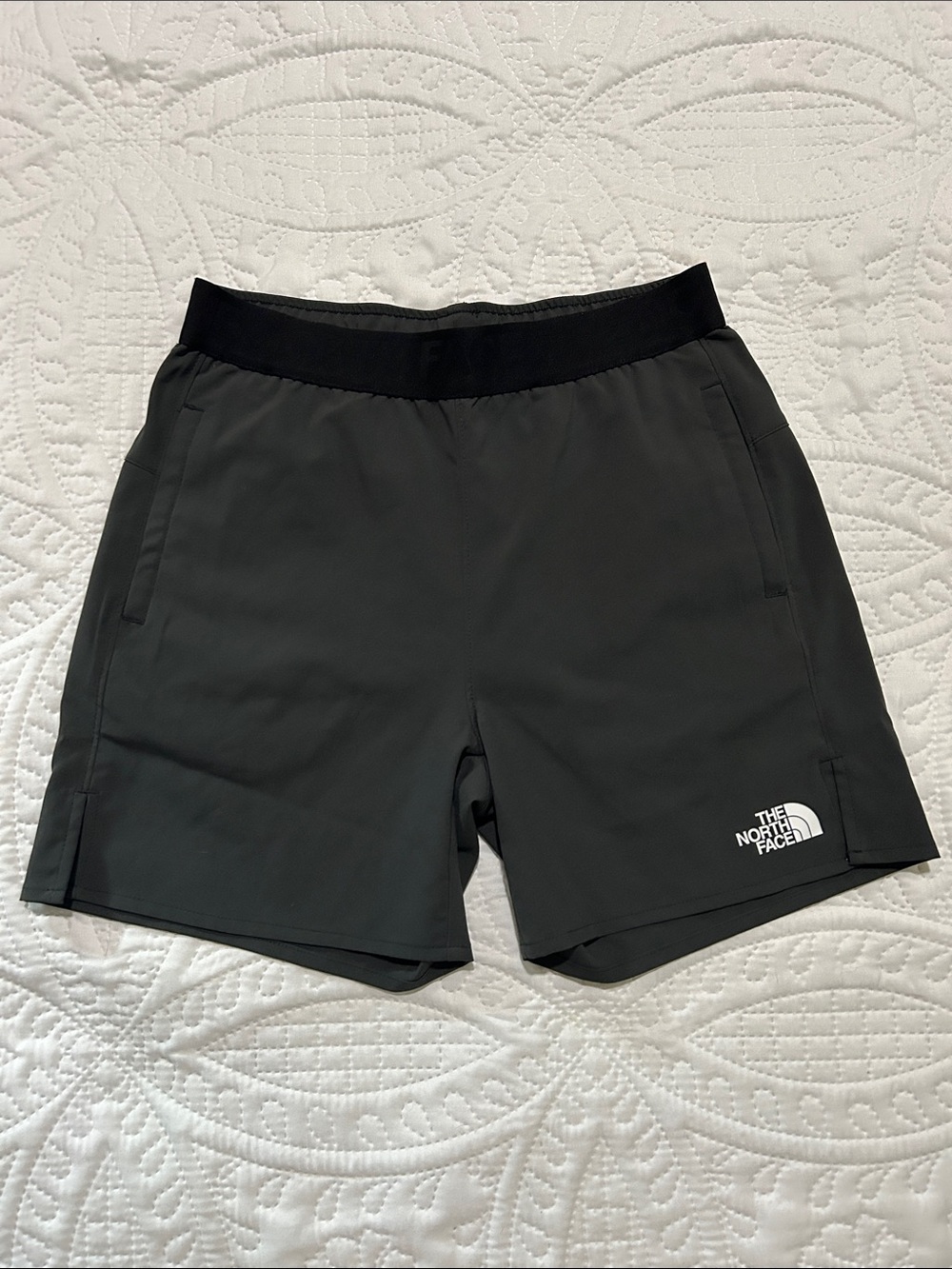 The North Face Boys Dark Gray Athletic Shorts with Black Elastic Waistband SZ: M